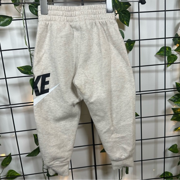 Nike Tan/Black/White Graphic Logo Matching Set Hoodie & Joggers Size 2T (Boy) - Picture 12 of 16